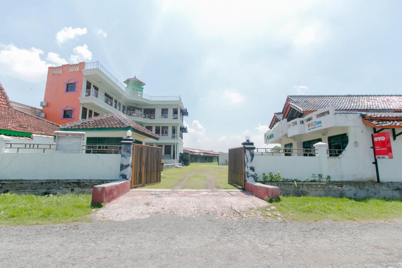 Oyo 2858 Vafa Guesthouse Cianjur Kültér fotó