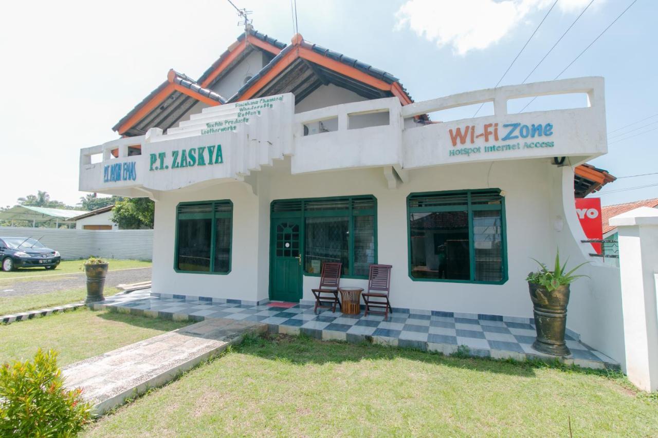 Oyo 2858 Vafa Guesthouse Cianjur Kültér fotó