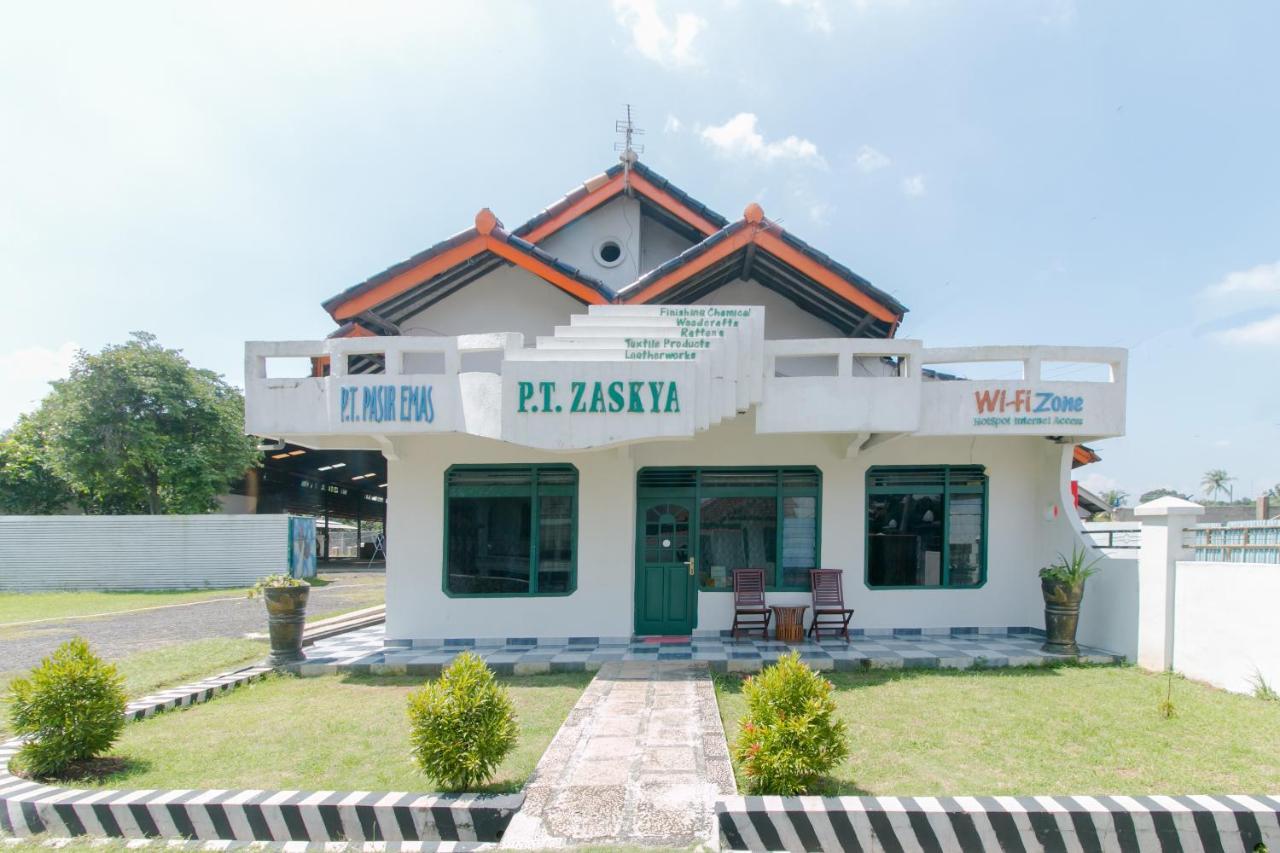 Oyo 2858 Vafa Guesthouse Cianjur Kültér fotó