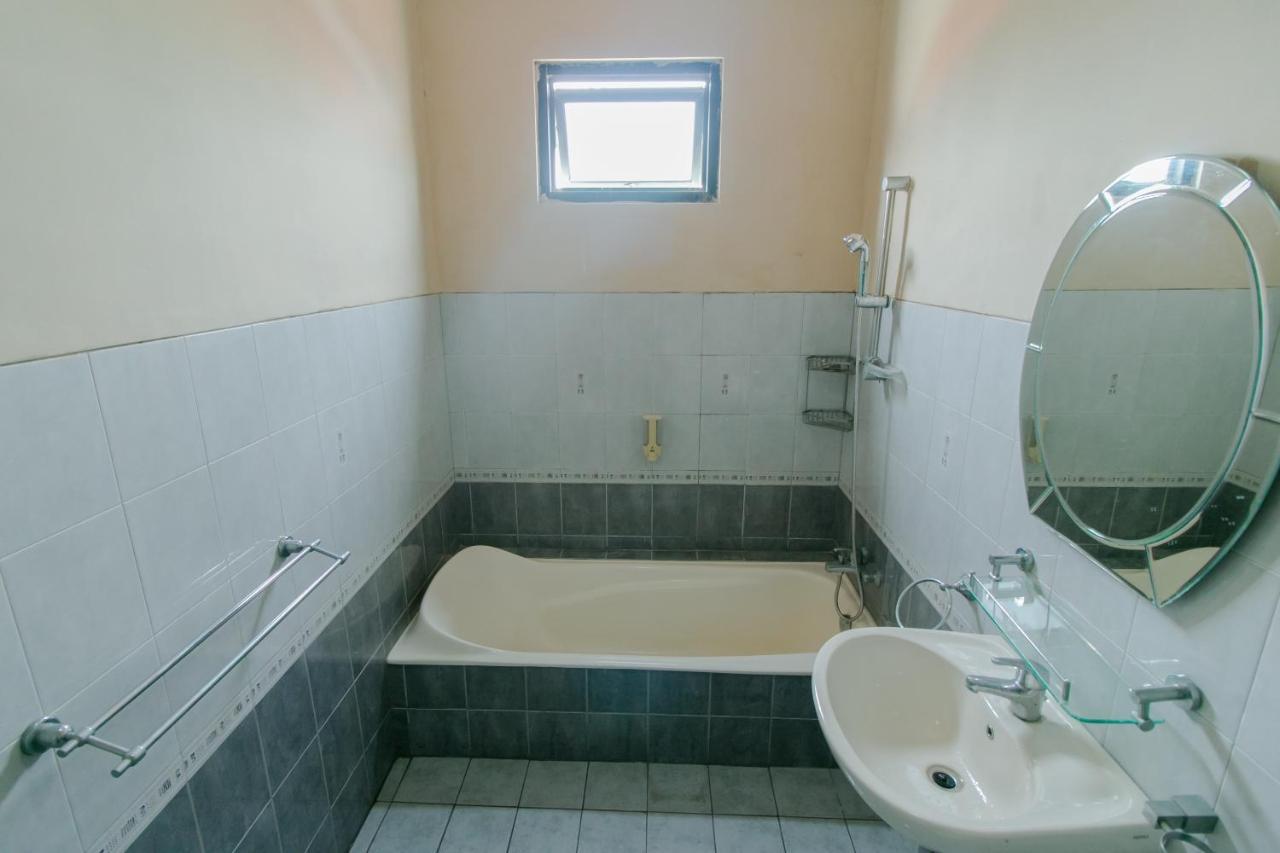 Oyo 2858 Vafa Guesthouse Cianjur Kültér fotó